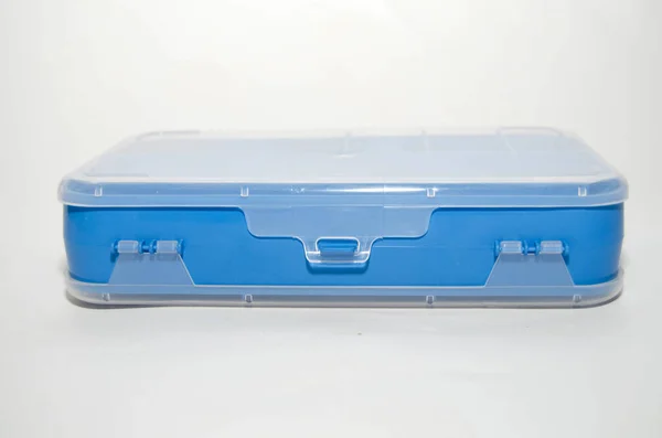 白で隔離される青いスーツケース — ストック写真