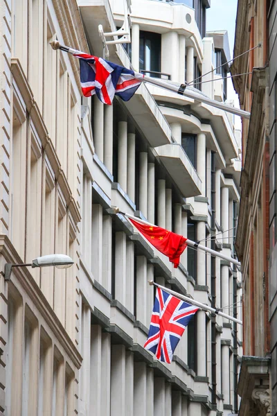 Union jack bayrakları ve Çin Halk Cumhuriyeti bayrağı