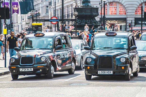 Londra taksileri, piccadilly circus.