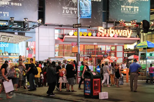 new york Times square Metro İstasyonu'na