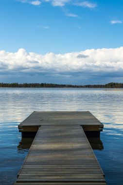 alçak bulutlar altında Pier