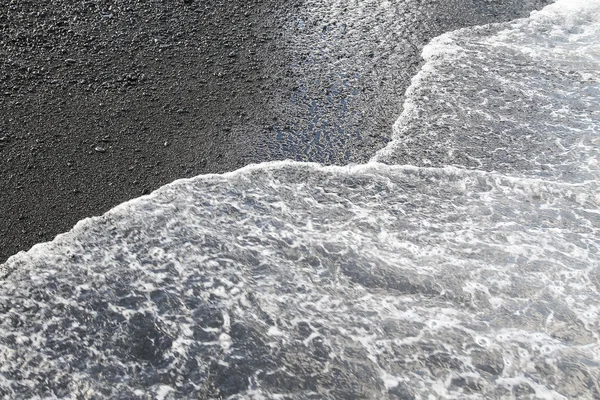 Black sand beach — Stock Photo, Image