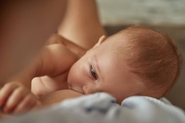 Emzirme anne ve çocuk arasındaki özel ve sıcak bir ilişkidir.