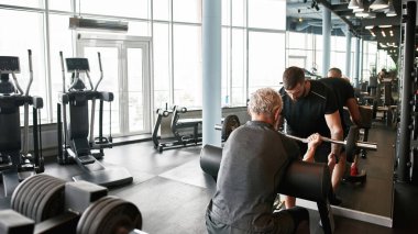 Yaşlılar için ağırlık kaldırmada ilk adımlar