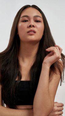 Asyalı güzel bir kızın portresi.