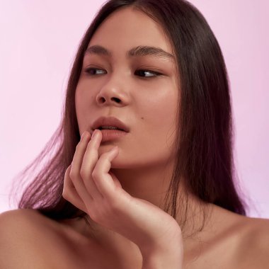 Güzel Asyalı kadın, sağlıklı, parlak tenli.