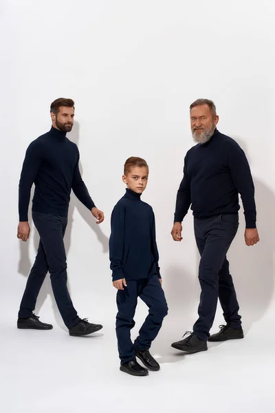 Вузький знімок трьох чоловічих поколінь на білому тлі — стокове фото