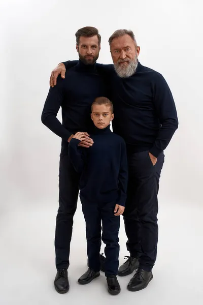 Ritratto verticale di tre generazioni di uomini — Foto Stock