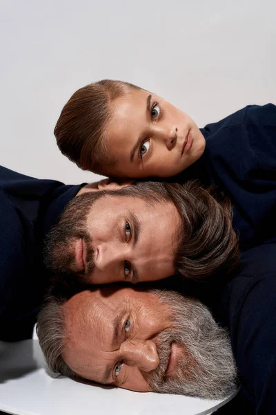 Ritratto di tre teste di generazione maschile facce — Foto Stock