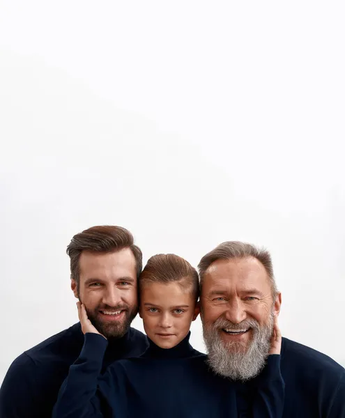 Üç nesildir birlikte olan insanların portresi. — Stok fotoğraf