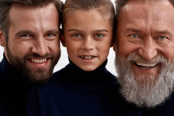 Närbild porträtt av tre generationer män — Stockfoto