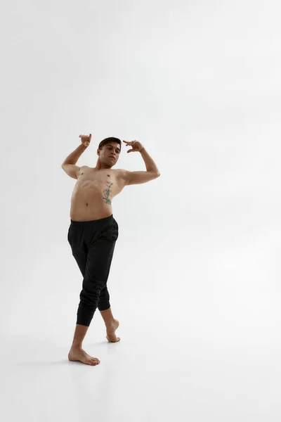 Mladý muž tanečník tanec klasický balet tanec — Stock fotografie