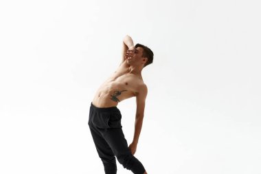 Dövmeli dansçı Klasik bale dansçısı