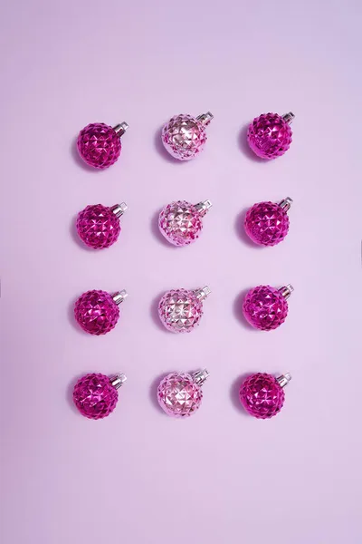 Vista superior da coleção de bolas de Natal rosa — Fotografia de Stock