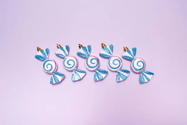 Conjunto de bugigangas coloridas de Natal em forma de doces — Fotografia de Stock