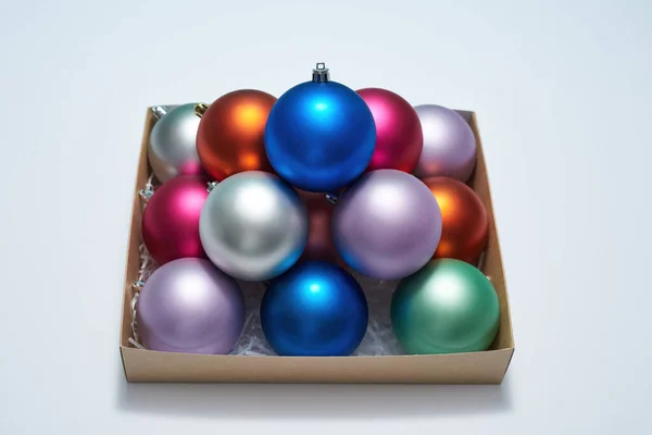 Paket med nyår bollar på vit bakgrund — Stockfoto