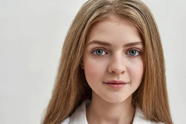Close up ritratto di bella ragazza adolescente bambino — Foto Stock