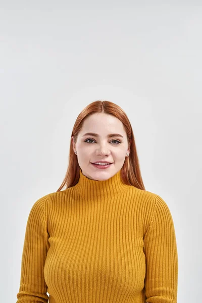 Portrait of smiling young red hair caucasian woman — Stock Photo, Image