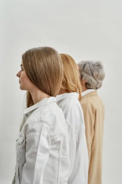 Avrupa 'nın ciddi kadın neslinin yan görünüşü