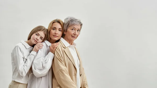 Side view of back to back of three females — Stock Photo, Image
