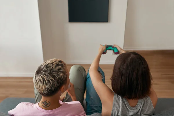 Back view of lesbian girls playing video game — Foto Stock