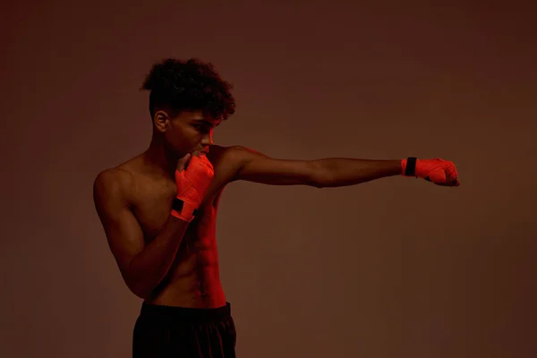 Side view of black serious male boxer boxing — Fotografia de Stock