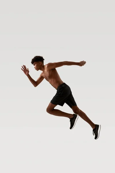 Side view of sportsman run during sport training — Fotografia de Stock