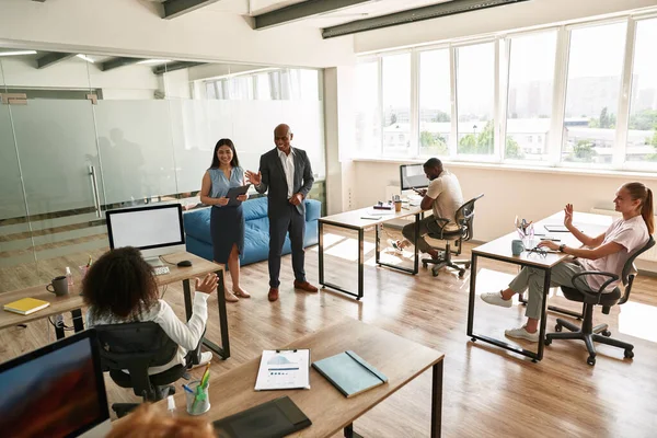 Black male boss and employees at business meeting — Fotografia de Stock