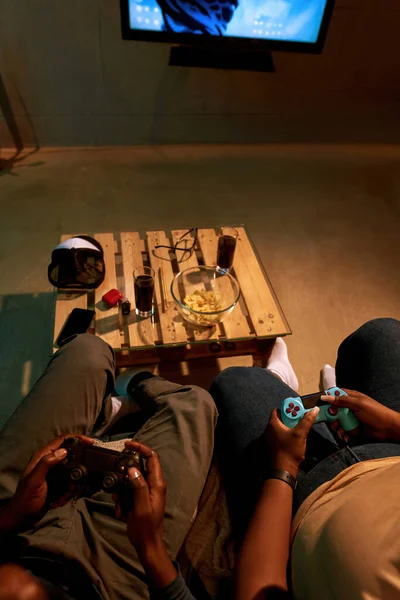 Black couple playing video game on sofa at home — Stock Photo, Image