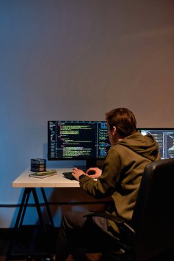 Bilgi İşlem Geliştirme Kripto Para Birimi evdeki bilgisayar üzerinde