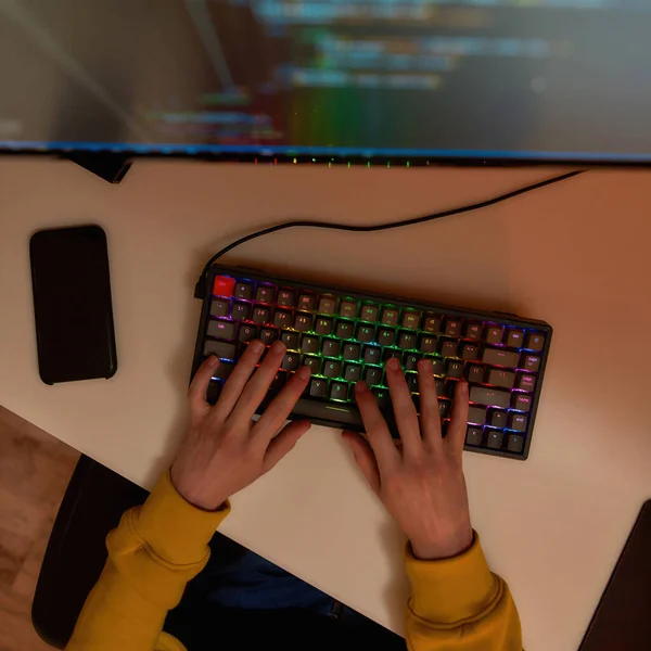 Top view of IT developer typing code on computer — Stock Photo, Image