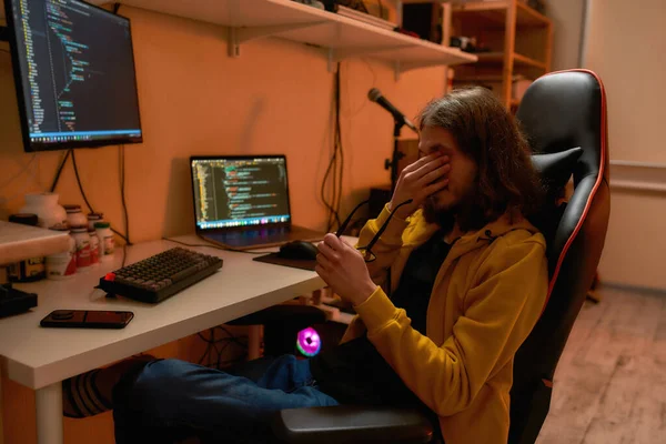 Tired male IT developer rub sleepy eyes at work — Stock Photo, Image