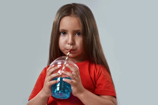 Partial of girl drinking soda drink from cup — Stock Photo, Image