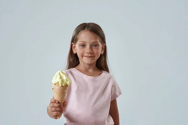Front view of girl holding sweet ice cream cone — Stock Photo, Image