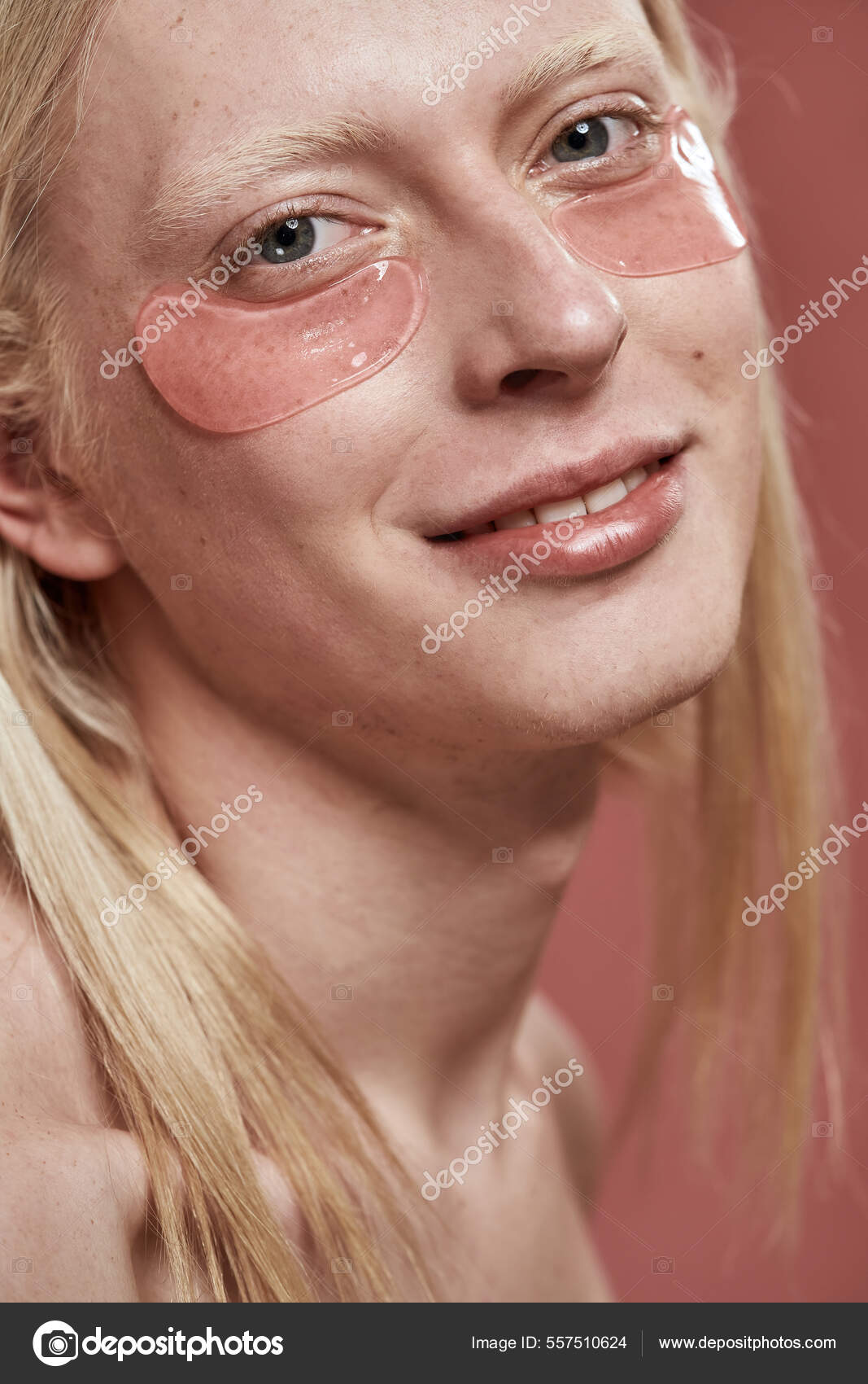 Неясное Лицо Парня С Повязкой На Лице Стоковое Фото ©LanaStock.