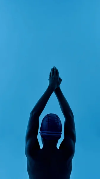 Black boy nadador usando touca de natação e óculos — Fotografia de Stock