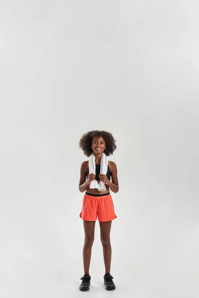 Smiling black girl with towel looking at camera — Foto Stock