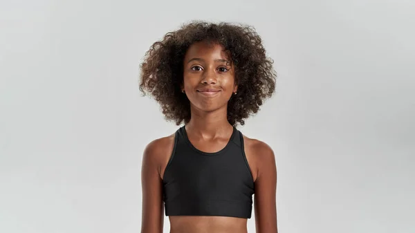 Cropped image of smiling black girl look at camera — Foto de Stock