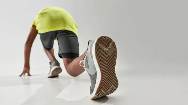 Athletic black boy waiting on start before run — Foto de Stock