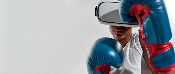 Cropped of black boy boxer wear VR glasses boxing —  Fotos de Stock