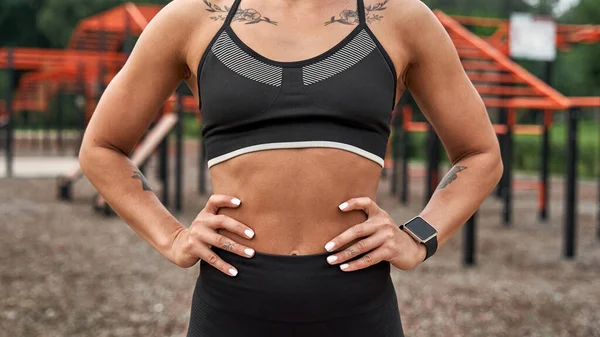 Cropped of slim sportswoman with hands on hips — Stok fotoğraf