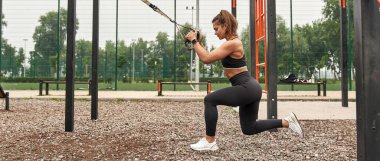 Sportswoman doing lunges exercise for ass muscles