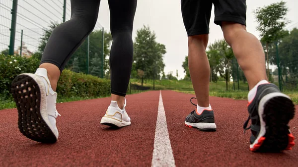 Cropped bottom back view of mother and son running — Foto de Stock