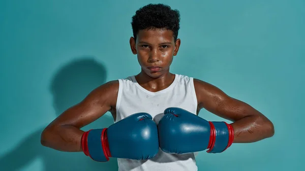 Serious boy boxer posing and looking at camera — Stock Photo, Image