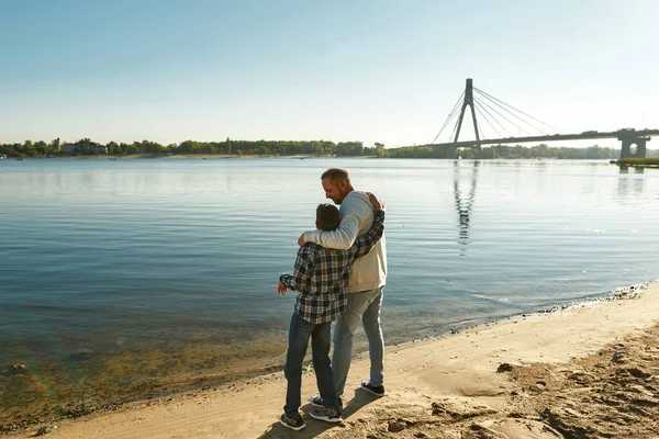 Happy father and teenage son with cerebral palsy — Φωτογραφία Αρχείου