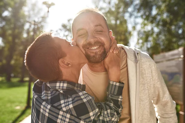 Teenage boy with cerebral palsy hug and kiss dad — Stok fotoğraf