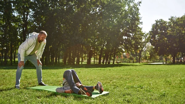 Baba bak oğlum beyin felci geçiriyor.