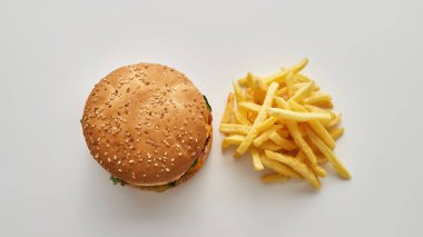 Hamburger ve patates kızartmasından yapılmış fast food kafe.