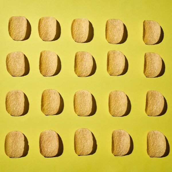 Lezzetli ve iştah açıcı cipslerin üst görüntüsü