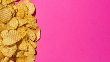 Lezzetli patates cipslerinin kısmi görüntüsü